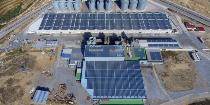 IBC_Solar_Gewerbe_Photovoltaik-Dachanlage_Tuerkei_Agrarkonzern_Mersin-1024x512jpg