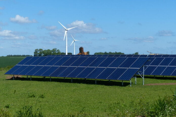 Renewable_energy_at_The_Laurels_Farm_-_geographorg_uk_-_3594164-1536x1019-1-1200x796jpg