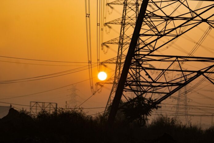 transmission-tower-g316727183_1920-1200x800jpg