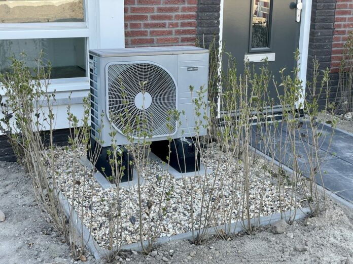heat-pump-6209793_1920-1200x900jpg