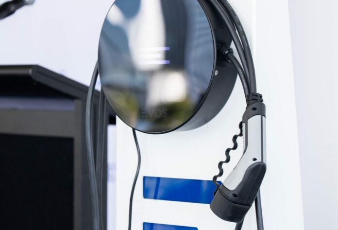 evos-sb7-charger-1536x1043-1-1200x815jpg