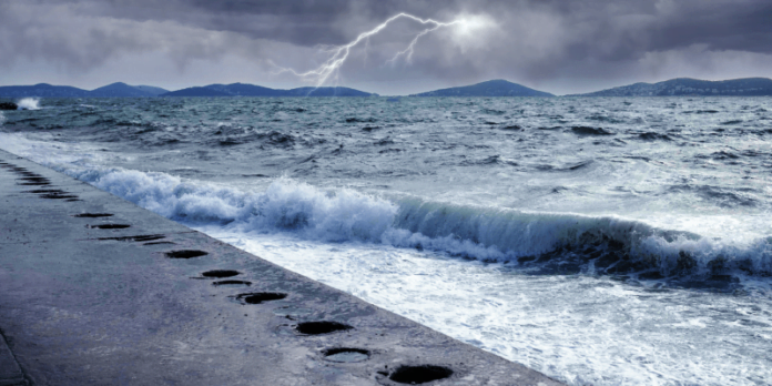 2023-Atlantic-Hurricane-Season-Solar-Power-Station-Deals-1png